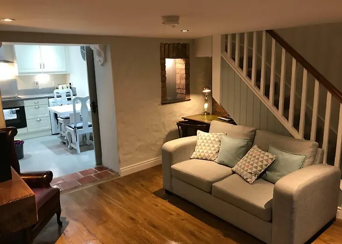 Arthur Street Guest Cottage No16